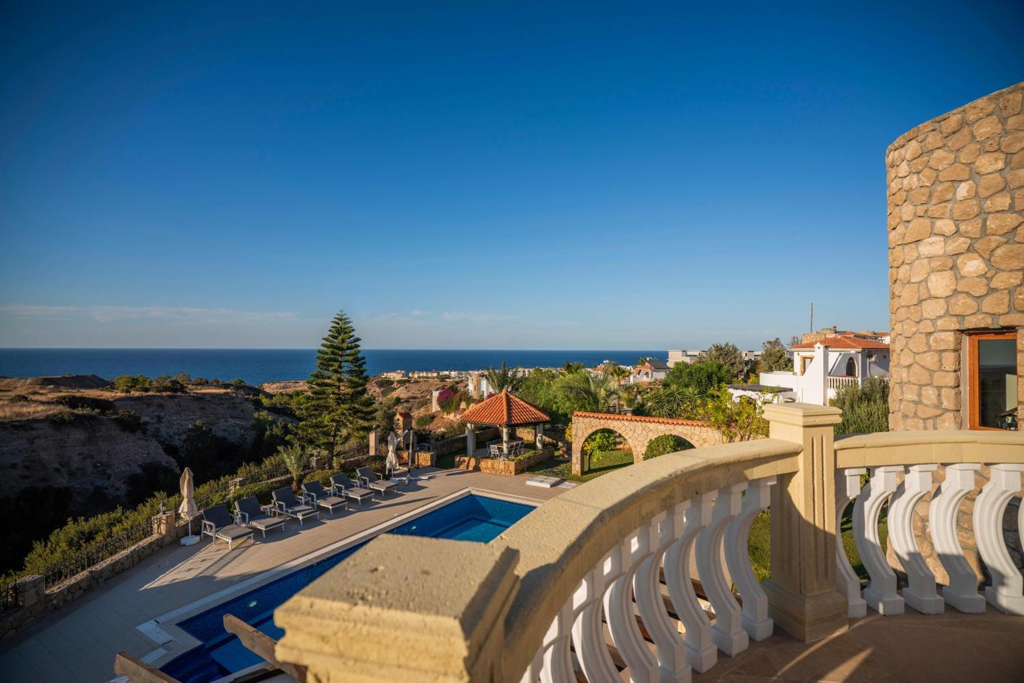 Carrington Holidays Girne